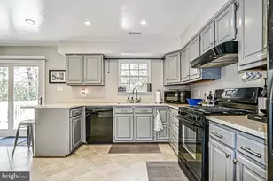 8606 Rocky Gap Ct, Lorton, VA 22079 - Photo 11