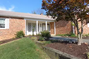 8126 Dunsinane Ct, McLean, VA 22102 - Photo 1