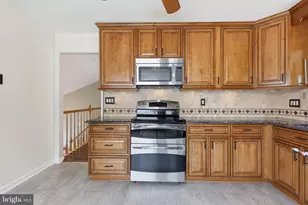 7690 Green Garland Dr, Springfield, VA 22153 - Photo 5