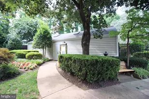 10118 Oakton Terrace Rd, Oakton, VA 22124 - Photo 25