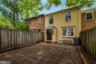 228 Commons Dr NW, Vienna, VA 22180 - Photo 37