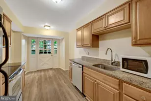 228 Commons Dr NW, Vienna, VA 22180 - Photo 13