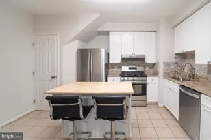 14451 Glencrest Cir, Centreville, VA 20120 - Photo 5