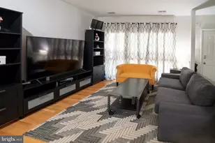 14451 Glencrest Cir, Centreville, VA 20120 - Photo 3