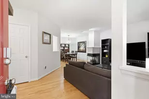 14451 Glencrest Cir, Centreville, VA 20120 - Photo 5
