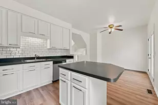 14247 Glade Spring Dr, Centreville, VA 20121 - Photo 5