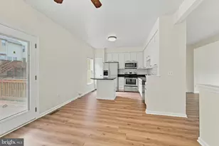 14247 Glade Spring Dr, Centreville, VA 20121 - Photo 3