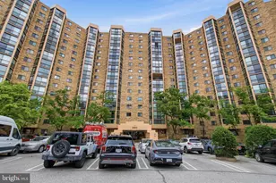 5904 Mt Eagle Dr, Alexandria, VA 22303 - Photo 3