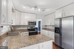 2621 John Milton Dr, Herndon, VA 20171 - Photo 11