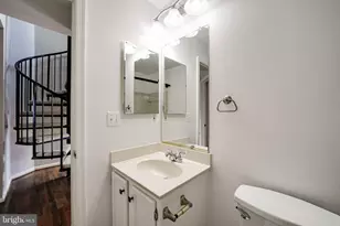 7012 Irwell Ln, Alexandria, VA 22315 - Photo 15