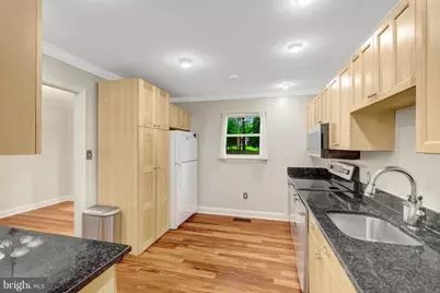 12607 Glenbrooke Woods Drive, Herndon, VA 20171 - Photo 17