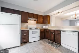 8525 Gambel Oak Dr, Springfield, VA 22153 - Photo 11