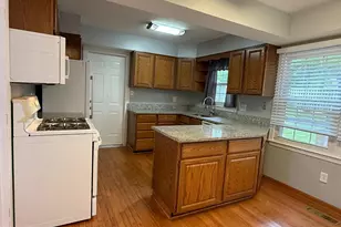 9613 Ashbourn Dr, Burke, VA 22015 - Photo 5