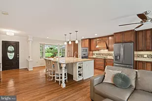 8213 Cottage St, Vienna, VA 22180 - Photo 3