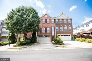 8359 Regal Oak Ct, Springfield, VA 22152 - Photo 1