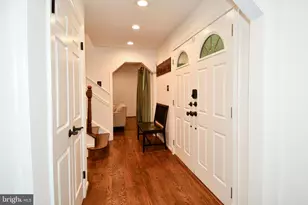 12134 Holly Knoll Cir, Great Falls, VA 22066 - Photo 3