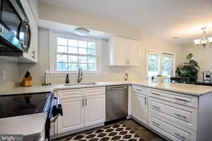 13527 Point Pleasant Dr, Chantilly, VA 20151 - Photo 7