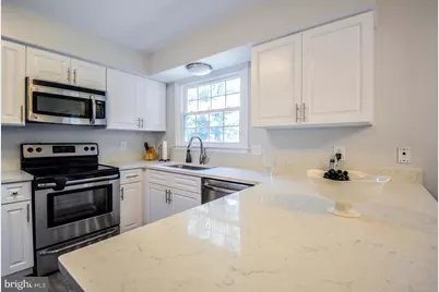 13527 Point Pleasant Drive, Chantilly, VA 20151 - Photo 9