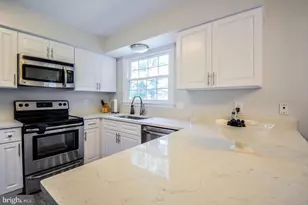 13527 Point Pleasant Dr, Chantilly, VA 20151 - Photo 9