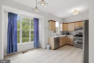 2449 Clover Field Cir, Herndon, VA 20171 - Photo 15