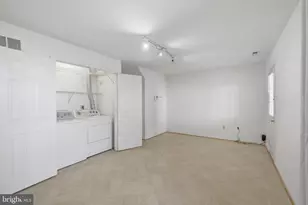 2449 Clover Field Cir, Herndon, VA 20171 - Photo 7