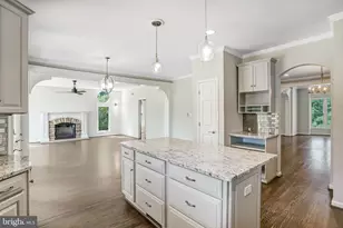 710 Parrish Farm Ln, Great Falls, VA 22066 - Photo 7