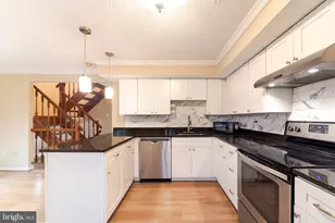 5514 Whitfield Ct, Fairfax, VA 22032 - Photo 11