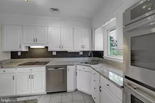 8905 Valley Forge Dr, Alexandria, VA 22309 - Photo 9