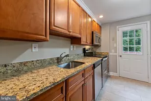 8454 Rippled Creek Ct, Springfield, VA 22153 - Photo 5