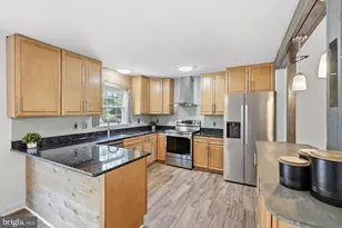 8074 Powderbrook Ln, Springfield, VA 22153 - Photo 3