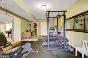 11042 Heathland Dr, Oakton, VA 22124 - Photo 99