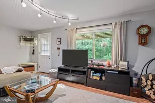 1120 Floyd Pl, Herndon, VA 20170 - Photo 5