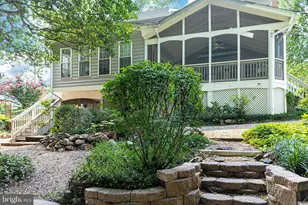 9525 Oak Stream Ct, Fairfax Station, VA 22039 - Photo 13