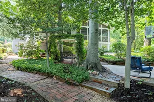 9525 Oak Stream Ct, Fairfax Station, VA 22039 - Photo 7