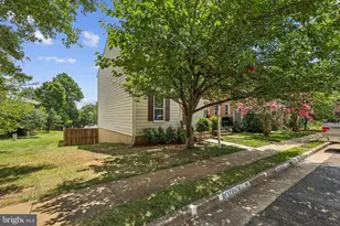 7403 Houndsbury Ct, Alexandria, VA 22315 - Photo 3