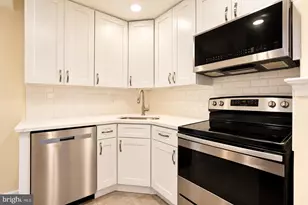 2708 Farmington Dr, Alexandria, VA 22303 - Photo 7