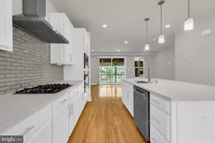 9340 Sweetbay Magnolia Ct, Fairfax, VA 22031 - Photo 15