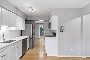 6055 Meyers Landing Ct, Burke, VA 22015 - Photo 5