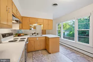 8715 Cherry Dr, Fairfax, VA 22031 - Photo 15