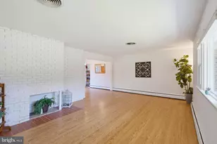 8715 Cherry Dr, Fairfax, VA 22031 - Photo 9