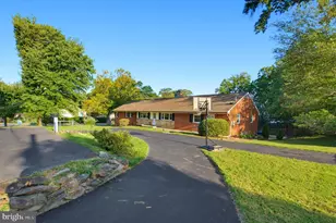8715 Cherry Dr, Fairfax, VA 22031 - Photo 3