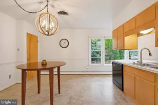 8715 Cherry Dr, Fairfax, VA 22031 - Photo 17