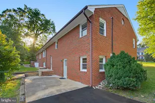 8715 Cherry Dr, Fairfax, VA 22031 - Photo 57