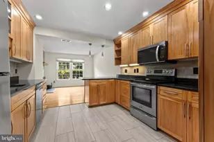 9619 Hillock Ct, Burke, VA 22015 - Photo 7