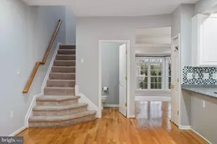 8648 Royal Worcester Ln, Fairfax, VA 22031 - Photo 9