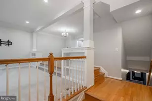 8648 Royal Worcester Ln, Fairfax, VA 22031 - Photo 5
