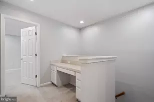 8648 Royal Worcester Ln, Fairfax, VA 22031 - Photo 23