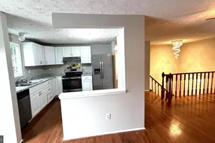 3012 Summershade Ct, Herndon, VA 20171 - Photo 7