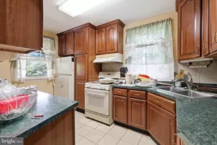 3002 Greenway Blvd, Falls Church, VA 22042 - Photo 9