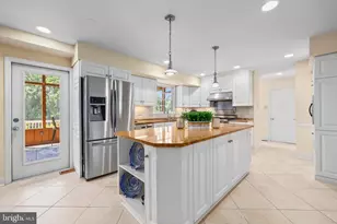 10915 Belgravia Ct, Great Falls, VA 22066 - Photo 15